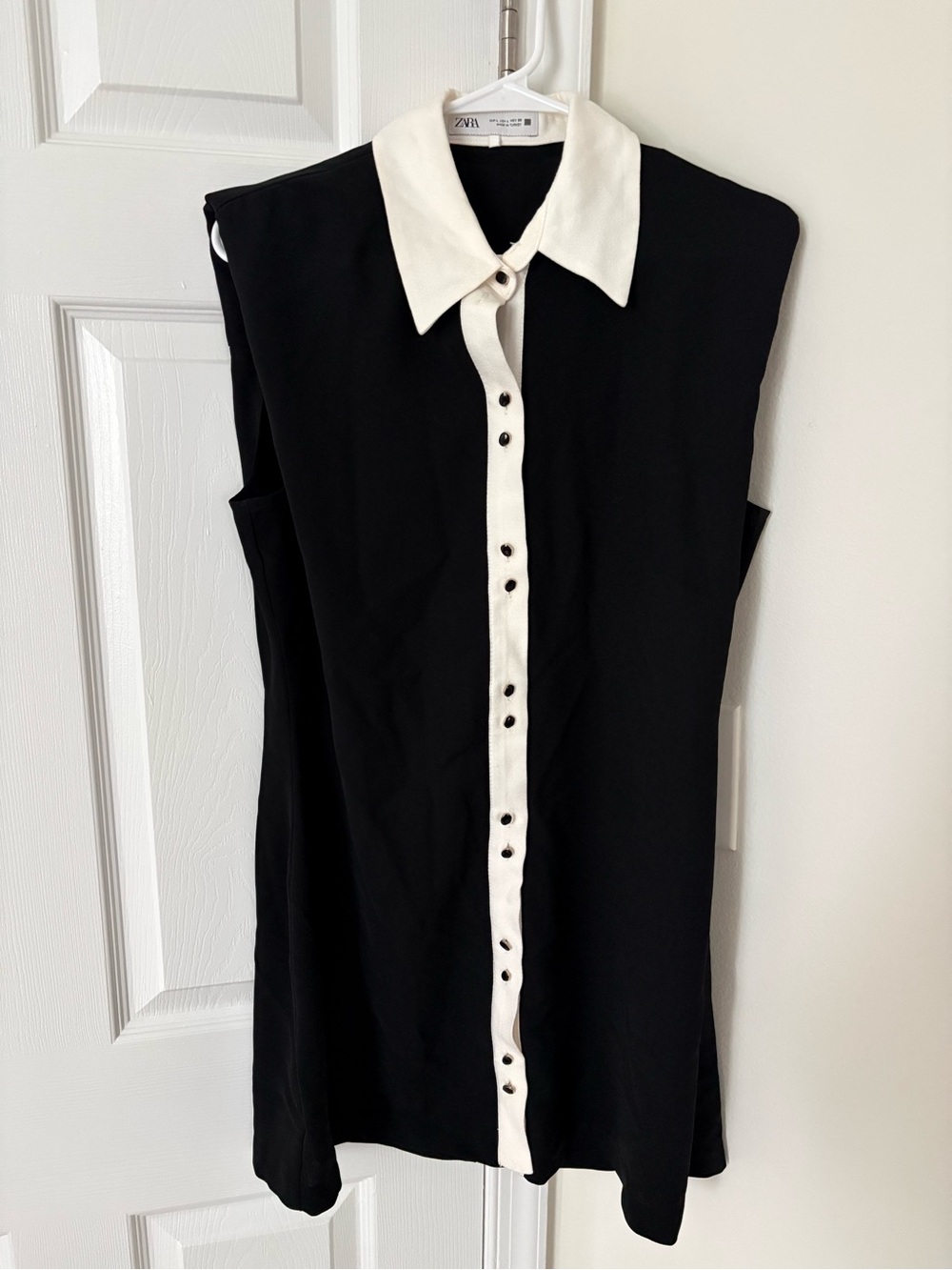 Zara Black Sleeveless Blazer with White Contrast Collar